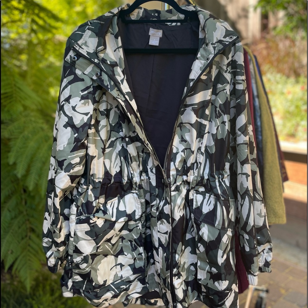 Chico’s Cinch-waist Raincoat - Size 3, with detachable hood